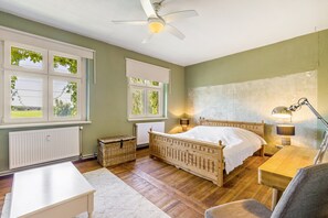 2 habitaciones, tabla de planchar con plancha, wifi y ropa de cama 
