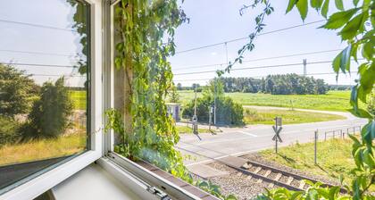3-Zimmer-Apartment mit Garten in historischem Gebäude, Gemeinschaftsgarten & WLAN