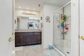 Shower, hair dryer - Mallard Lakes townhouse w/community pool, tennis & basketball court (Selbyville)