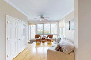 TV, offices - Bayville Shores townhome with fabulous resort amenities, deck, balcony (Selbyville)
