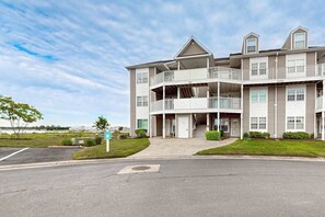 Exterior - Bethany Bay 3rd floor condo w/pool, hot tub, tennis court, on-site golf (Ocean View)
