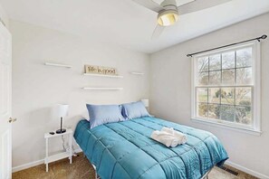 Iron/ironing board, WiFi, bed sheets - Breezewood dog-friendly house w/firepit, deck, patio, grill & game room (Rehoboth Beach)