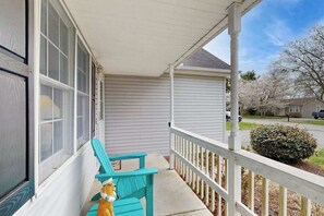 Terrace/patio - Breezewood dog-friendly house w/firepit, deck, patio, grill & game room (Rehoboth Beach)