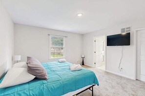 Tabla de planchar con plancha, wifi y ropa de cama 