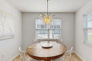 Dining - Bethany Bay condo w/community pool, hot tub, tennis, on-site golf (Ocean View)