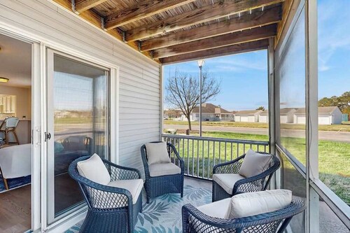 Bethany Bay condo w/community pool, hot tub, tennis, on-site golf