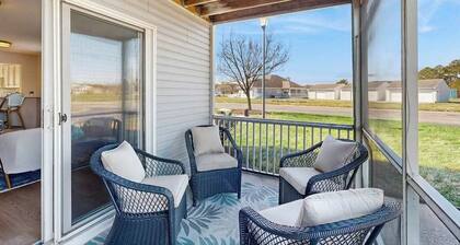 Bethany Bay condo w/community pool, hot tub, tennis, on-site golf