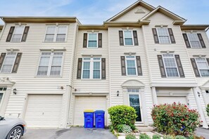 Exterior - Townhomes of Providence townhome w/community pool, deck, patio, grill (Ocean View)