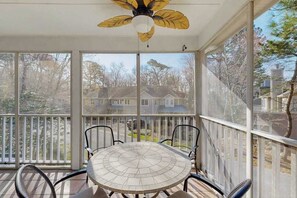 Outdoor dining - Sea Colony Tennis 2nd-floor condo w/community pools, tennis/pickleball, gym (Bethany Beach)