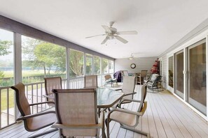Outdoor dining - Salt Pond house with golf course views, pool, tennis, fireplace, porch, deck, AC (Bethany Beach)
