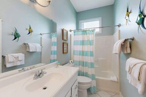 Shower, towels - Salt Pond house with golf course views, pool, tennis, fireplace, porch, deck, AC (Bethany Beach)