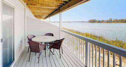 Bethany Marina bayfront condo with pool, fireplace, water views