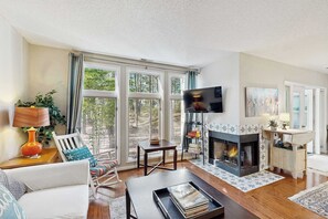 TV, fireplace, offices - Sea Colony Tennis townhouse w/community pools, tennis/pickleball, fitness center (Bethany Beach)
