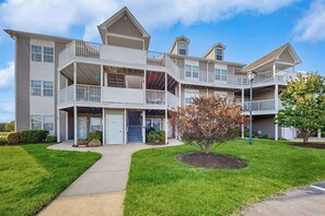 Exterior - 2nd-floor Bethany Bay condo with waterfront views & on-site golf/pool/tennis (Ocean View)