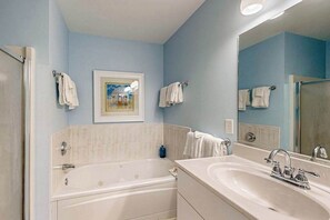 Shower, hair dryer, towels - Sea Colony Tennis condo w/ basketball court, gym, pool & tennis courts (Bethany Beach)