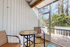 Dining - Sea Colony condo with 12 pools, private beach, tennis, shuttle, gym, & deck (Bethany Beach)