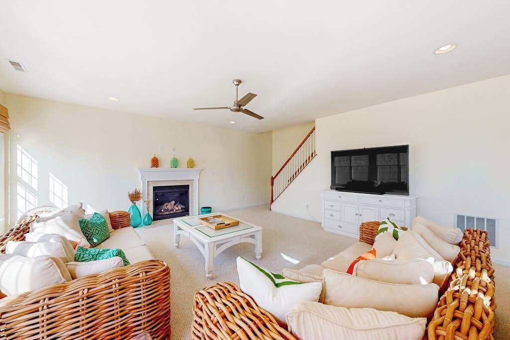 TV, fireplace, offices