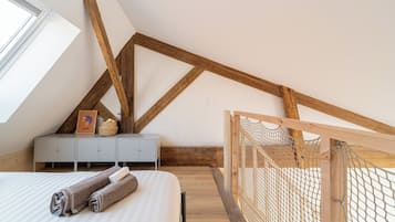 Iron/ironing board, travel crib, WiFi (free), bed sheets