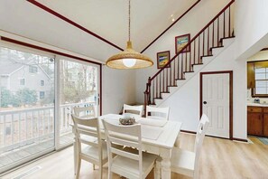 Dining - Dog-friendly 3BR, close to South Bethany beach and boardwalk (Bethany Beach)