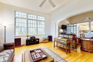 TV, fireplace, DVD player, stereo - Bear Trap Dunes resort home with pool, sauna, & large deck (Ocean View)