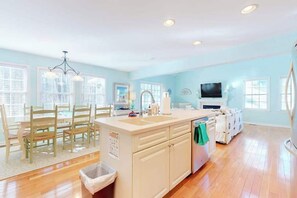 Interior - Updated Waterside home near beach with screened deck & community pool (Frankford)