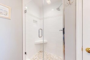 Shower, hair dryer, towels - Updated Waterside home near beach with screened deck & community pool (Frankford)