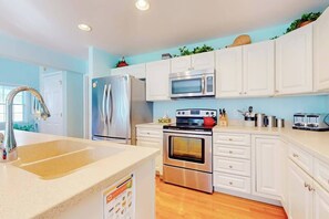 Fridge, microwave, oven, stovetop - Updated Waterside home near beach with screened deck & community pool (Frankford)