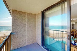 Outdoor dining - Sea Colony Ocean renovated beachfront condo with balcony, AC, pools, & tennis (Bethany Beach)