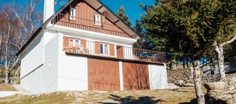 Mountain House with 1600m² of Private Land, Terrace & WiFi – Serra da Estrela