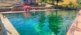 Chalet Escapadinha da Estrela with 1,600m² Private Land, Terrace & Wi-Fi – Serra da Estrela