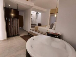 Apartment | Bathroom - Deluxe Compact Flat With Jacuzzi (Alicante)