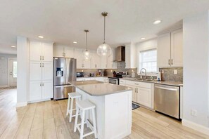 Fridge, microwave, oven, stovetop - Spacious home w/community boat launch, dock, patio, W/D, & AC (Selbyville)