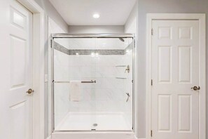 Shower, hair dryer, towels - Spacious home w/community boat launch, dock, patio, W/D, & AC (Selbyville)