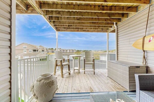 Terrace/patio - Bethany Bay 2nd floor condo w/shared pool, tennis court, on-site golf, balcony (Ocean View)