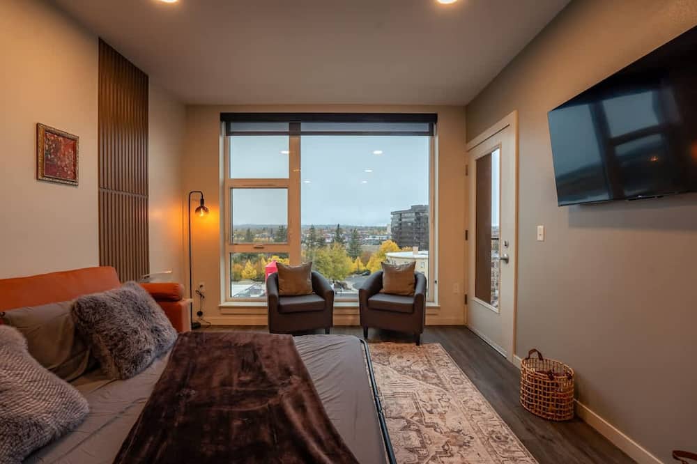 Gated Parking DT 2BR w City View Gym Access