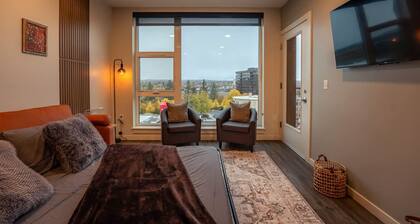 Gated Parking DT 2BR w City View Gym Access