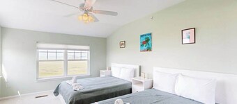 Charming condo with nearby golf, outdoor pool & close to the beach
