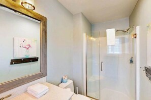 Shower, hair dryer, towels - Salt Pond home with community pool, tennis court & gym access (Bethany Beach)