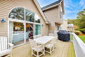 Outdoor dining - Salt Pond home with community pool, tennis court & gym access (Bethany Beach)