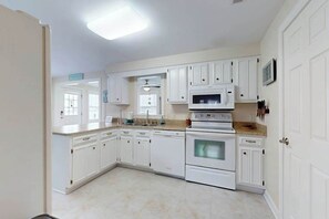 Fridge, microwave, oven, stovetop - West Fenwick home w/deck, patio, firepit, balcony & grill (Selbyville)