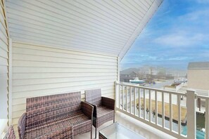 Terrace/patio - West Fenwick home w/deck, patio, firepit, balcony & grill (Selbyville)