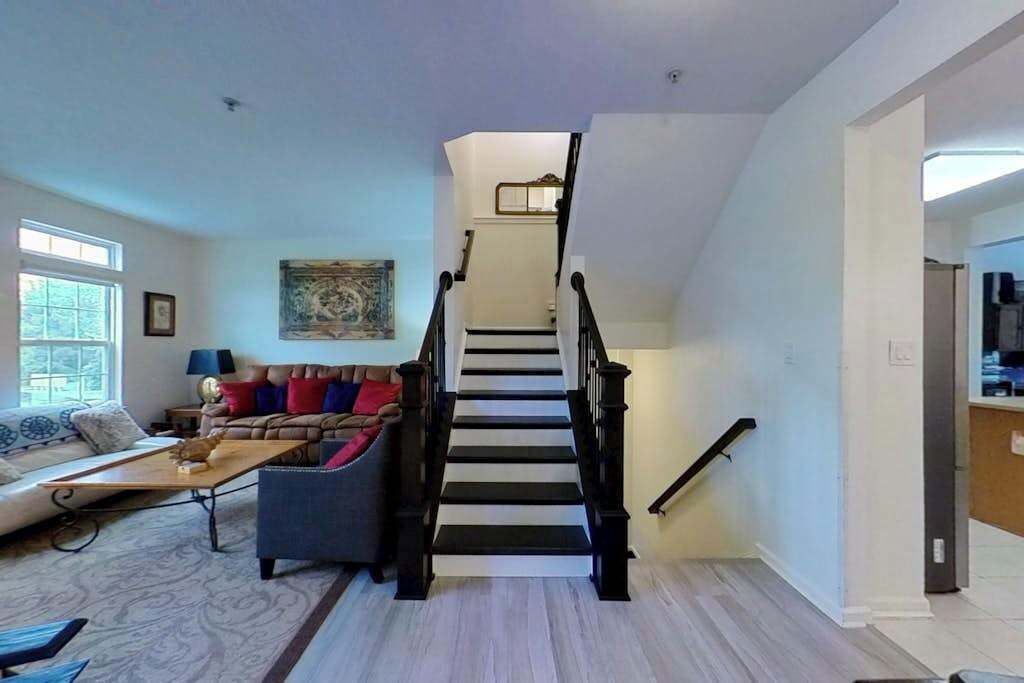 TV, DVD player, offices