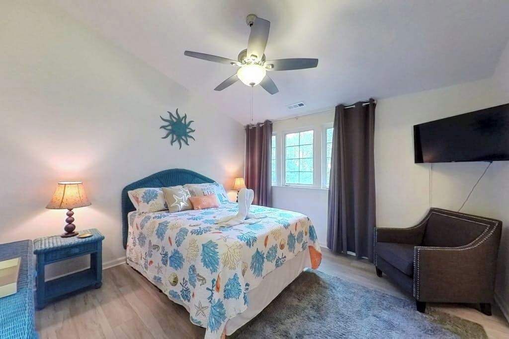 Iron/ironing board, travel cot, WiFi, bed sheets