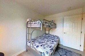 Iron/ironing board, travel cot, WiFi, bed sheets - Townhomes of Providence spacious townhouse w/shared pool, deck, W/D (Ocean View)