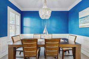 Dining - Luxury Ocean View Beach Club home with fireplace, pool, sports courts, & gym (Ocean View)