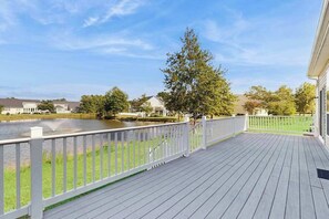 Terrace/patio - Swann Cove spacious house w/community pool, deck, patio & grill (Selbyville)