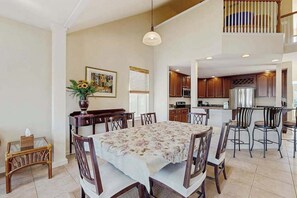 Dining - Swann Cove spacious house w/community pool, deck, patio & grill (Selbyville)