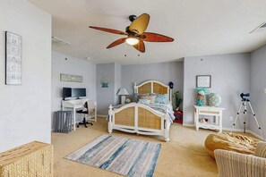 Tabla de planchar con plancha, wifi y ropa de cama 