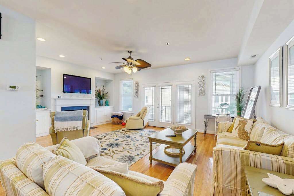 TV, fireplace, offices