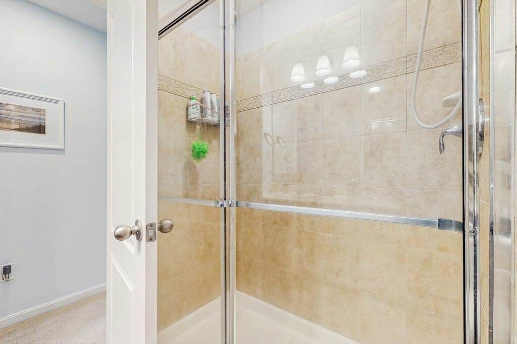 Shower, towels